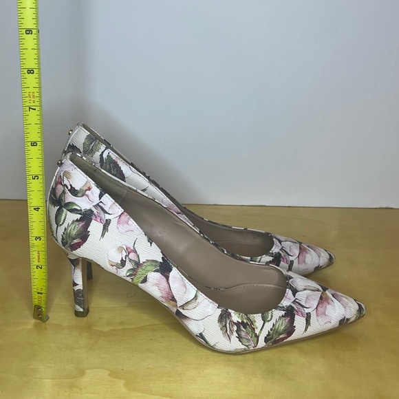 BCBGeneration Floral Print Pink 3" Heels Size US8 EUR38 - Preowned - Picture 8 of 8